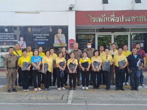 วันที่ 3 ตุลาคม 2568 คุณธนิสร ทินเจริญเศรษฐ ประธาน กต.ตร.สน.ประชาชื่น พร้อมด้วย พ.ต.อ.สัญญา อุบลวิรัตนา ผกก.สน.ประชาชื่น,พ.ต.ท.ชัยนาม นักไร่ รอง ผกก.ป.สน.ประชาชื่น  รวมโครงการอาสาตำรวจ สน.ประชาชื่น มอบหมอบชุดอาสา ในการออกปฏิบัติหน้าที่ การมีส่วนร่วมของประชาชนในการป้องกันอาชญา่กรรม